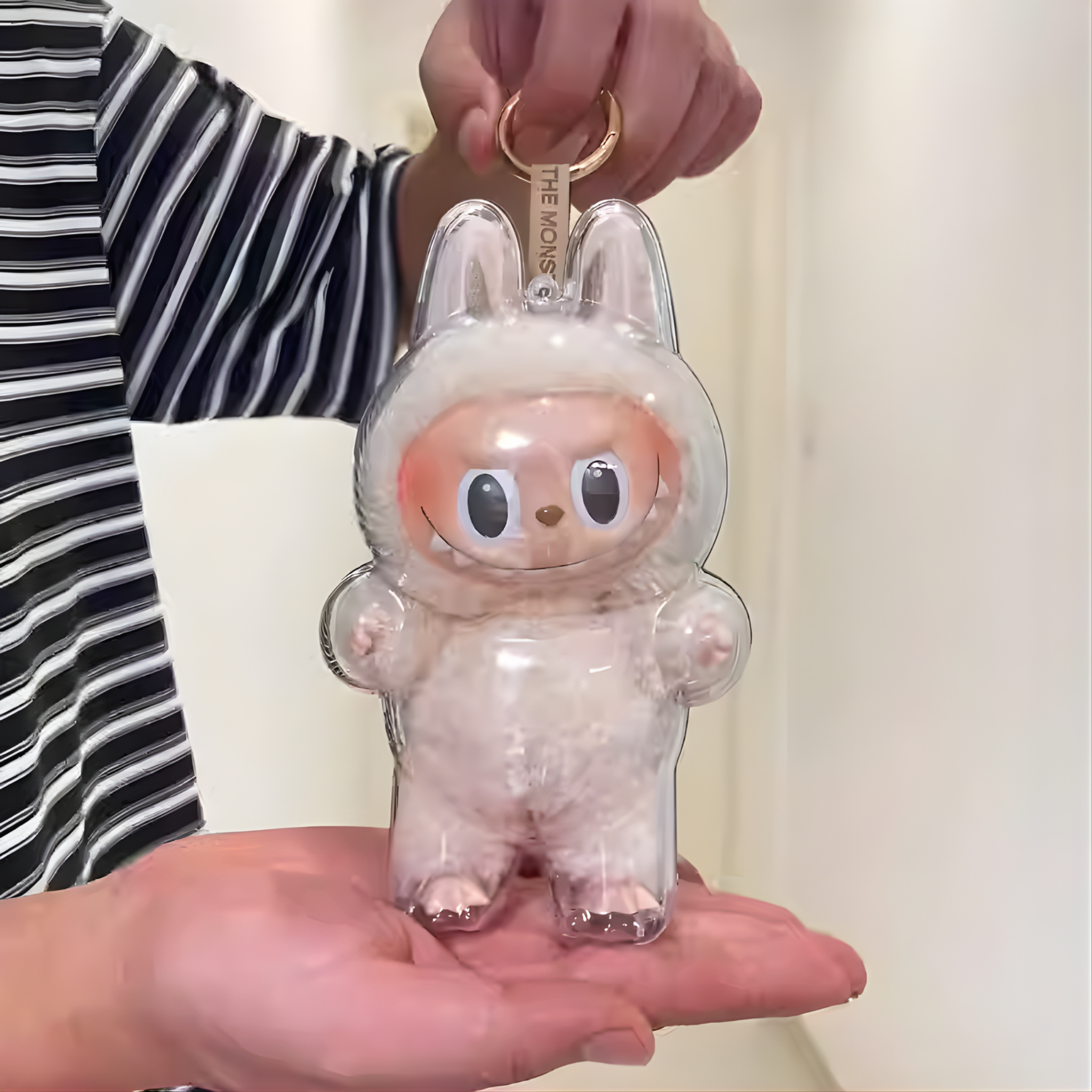 直立式 Labubu 保護殼（適用於 Labubu 1.0）